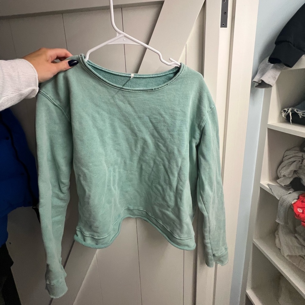 green crew neck/sweater